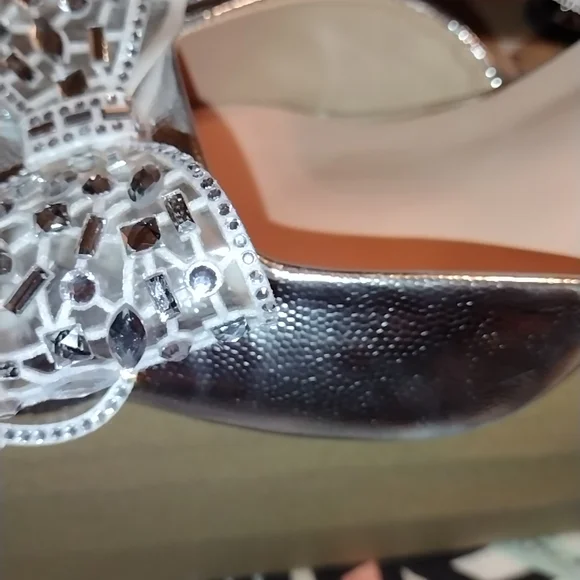 Elegant Silver Women's Shoes with Bow Detail - Picture 5 of 10